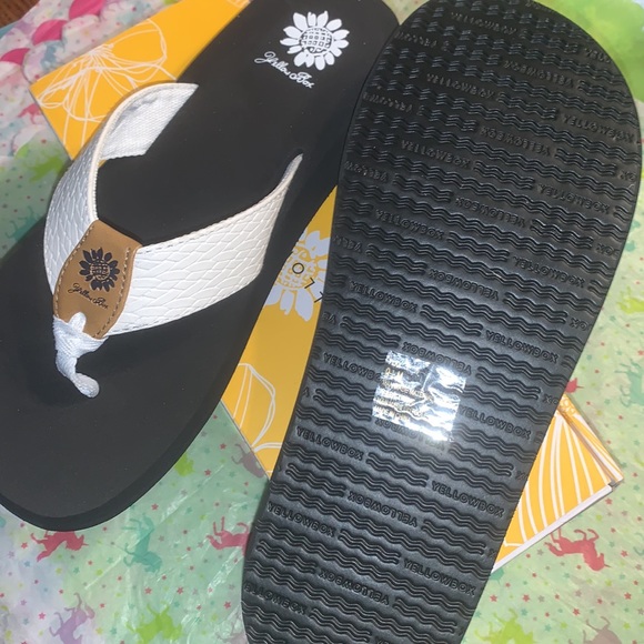 Yellow Box Flip Flops - Picture 3 of 10
